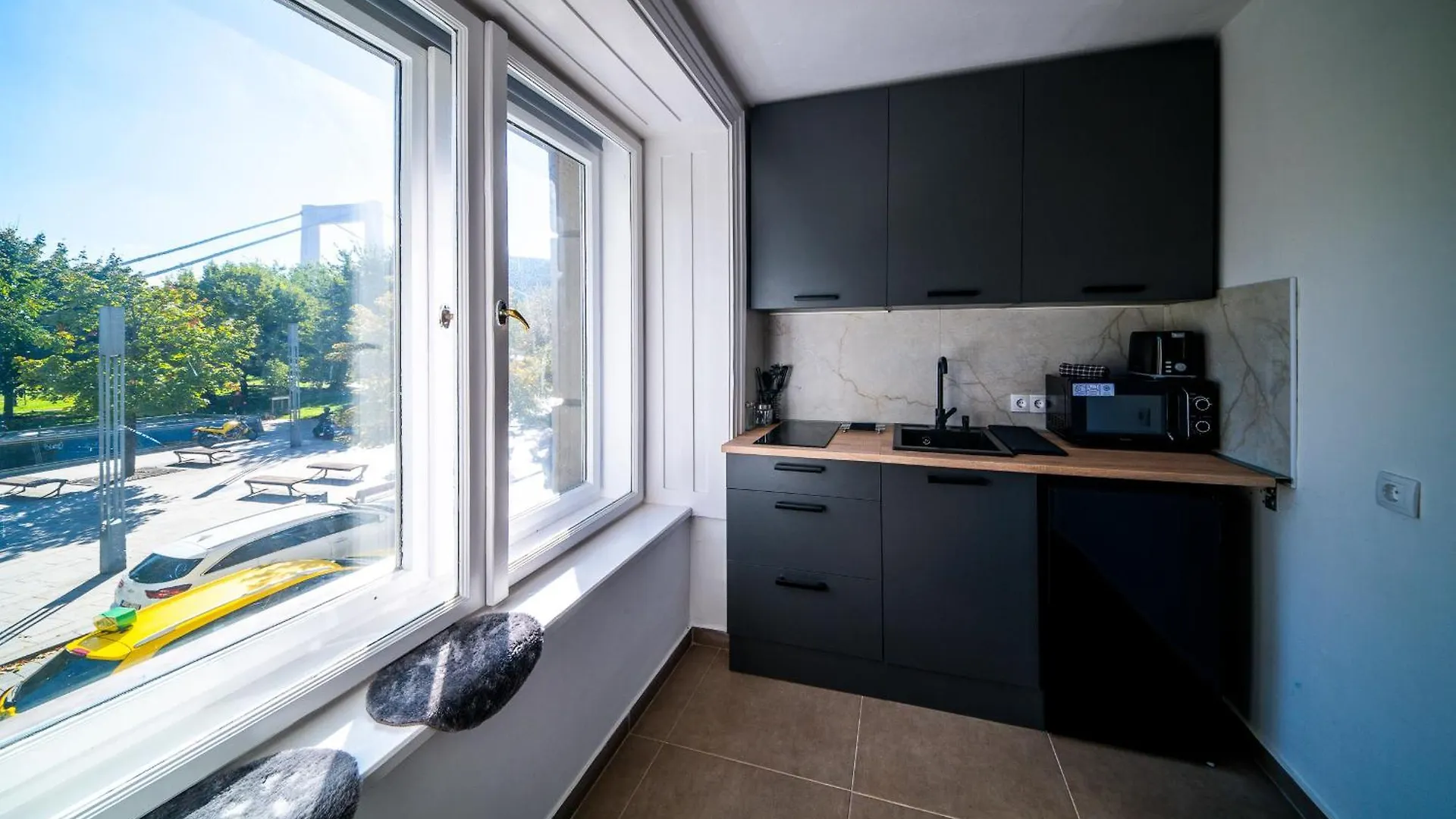Budapest Downtown Riverfront Apartment